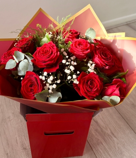 12 Roses bouquet